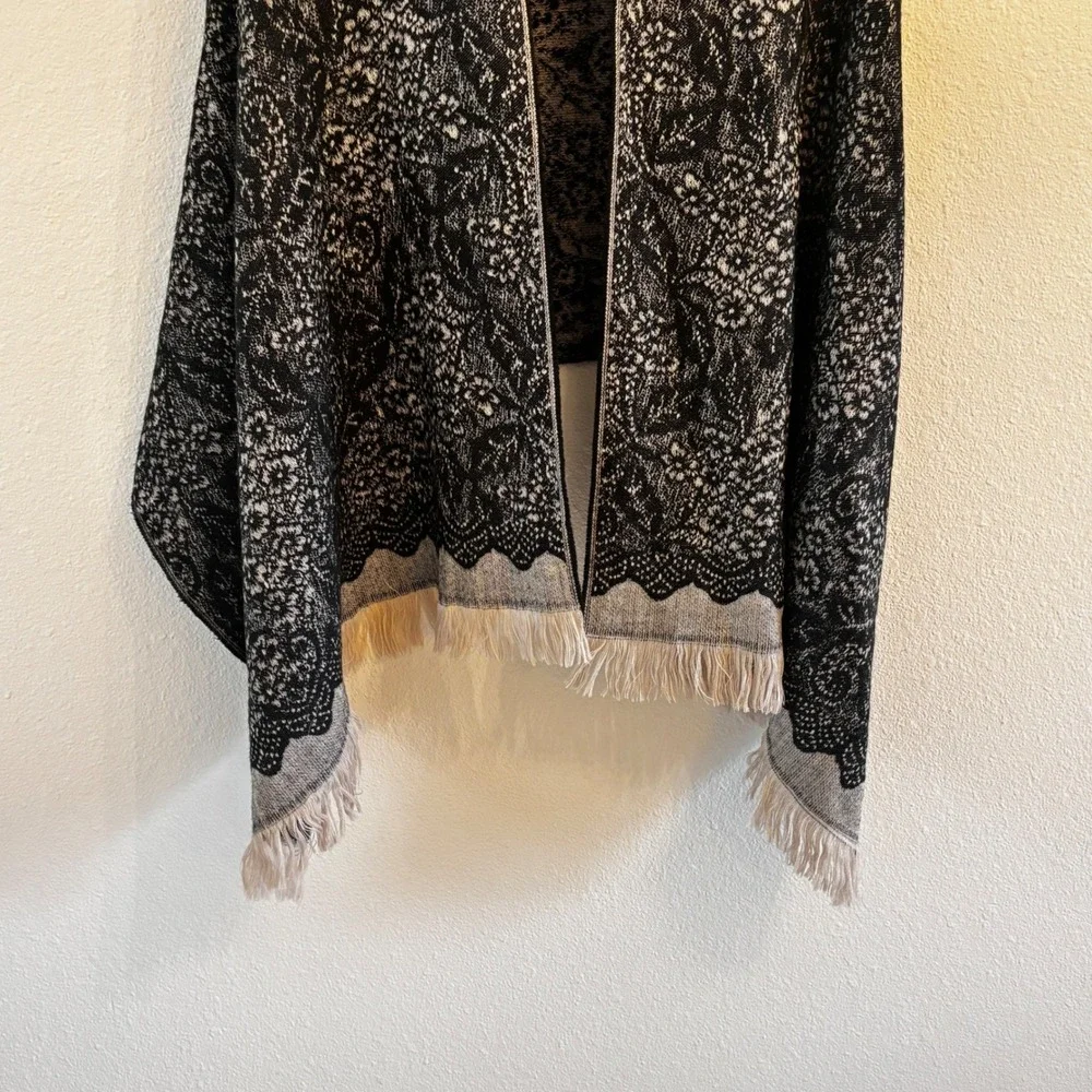 Madison 88 Anthropologie Floral Paisley Faux Fur‎ Shawl Wrap Fringe One Size